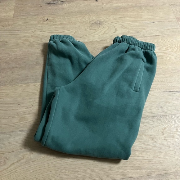 Green sweatpants - Picture 2 of 3